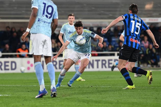 CALCIO - Serie A - Atalanta BC vs Juventus FC Andrea Cambiaso (Juventus Fc) in action during Atalanta BC vs Juventus FC, Italian soccer Serie A match in Bergamo, Italy, April 11 2026 Bergamo Italy  Copyright: xIPAxSport ABACAx