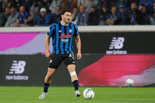 CALCIO - Serie A - Atalanta BC vs Juventus FC Sead Kolasinac of Atalanta BC on the ball during the match of 2025-2026 Serie A football between Atalanta BC vs Juventus FC at the New Balance Arena Stadium on 11 April 2026 in Bergamo, BG. Bergamo Italy  Copyright: xIPAxSport ABACAx