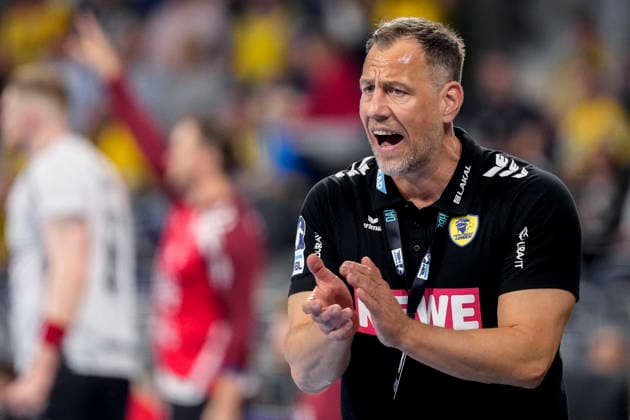 Maik Machulla coach, head coach, RNL , gives instructions, gestures, gesticulates with arms, single picture, single photo, action, action, 11 04 2026, Mannheim Germany , Handball, Bundesliga, Rhein Neckar Löwen SG Flensburg Handewitt xozx