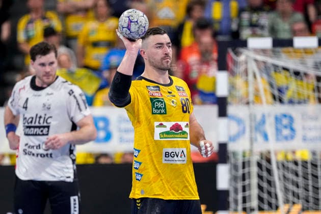 Jannik Kohlbacher RNL, 80 , on the ball, single picture, single photo, action, action, 11 04 2026, Mannheim Germany , Handball, Bundesliga, Rhein Neckar Löwen SG Flensburg Handewitt xozx