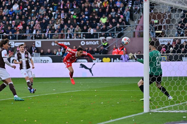 Fußball I Herren I Saison 2025-2026 I Bundesliga I 29. Spieltag I FC St. Pauli - FC Bayern München I 11.04.2026 Kopfballtor von Jamal Musiala (10, FC Bayern München) Hamburg Millerntor-Stadion Hamburg Deutschland *** Soccer I Men I Season 2025 2026 I Bundesliga I Matchday 29 I FC St Pauli FC Bayern Munich I 11 04 2026 Header by Jamal Musiala 10, FC Bayern Munich Hamburg Millerntor Stadion Hamburg Germany Copyright: xLobeca WolfxGebhardtx