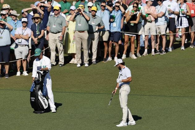 Golf 2026 Masters Tournament - Round 3 Cameron Young (R) of the US after hitting on the 15th fairway in Round 3 of the 2026 Masters tournament in August, Georgia, USA, 11 April 2026. Augusta United States  Copyright: xERIKxS.xLESSERx