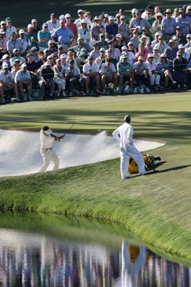 Golf 2026 Masters Tournament - Round 3 Jason Day (L) of Australia hits out of the sand trap on the 16th green in Round 3 of the 2026 Masters tournament in August, Georgia, USA, 11 April 2026. Augusta United States  Copyright: xERIKxS.xLESSERx