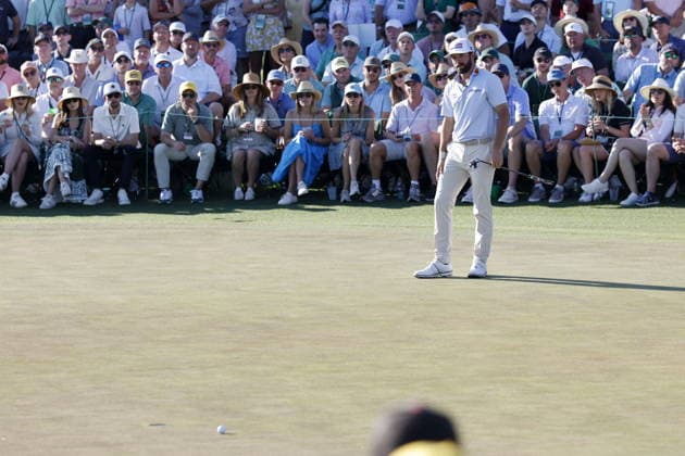Golf 2026 Masters Tournament - Round 3 Cameron Young of the US misses a birdie on the 18th green in Round 3 of the 2026 Masters tournament in August, Georgia, USA, 11 April 2026. Augusta United States  Copyright: xERIKxS.xLESSERx