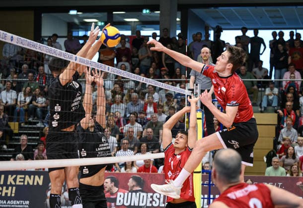 Volleyball 2. Bundesliga Saison 2025 2026 Playoff Halbfinal Hinspiel 11.04.2026 TV Rottenburg - FC Schuettorf 09 Milan Kvrzic (Mitte, TV Rottenburg) und Dominik Marjanovic (re, TV Rottenburg) *** Volleyball 2 Bundesliga season 2025 2026 Playoff semi-final first leg 11 04 2026 TV Rottenburg FC Schuettorf 09 Milan Kvrzic center, TV Rottenburg and Dominik Marjanovic right, TV Rottenburg