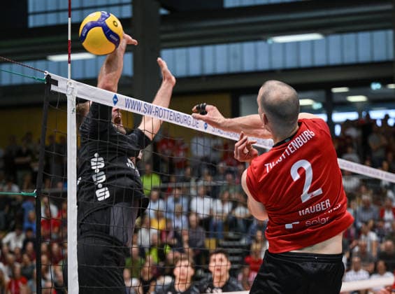 Volleyball 2. Bundesliga Saison 2025 2026 Playoff Halbfinal Hinspiel 11.04.2026 TV Rottenburg - FC Schuettorf 09 Moritz Rauber (re, TV Rottenburg) *** Volleyball 2 Bundesliga season 2025 2026 Playoff semi-final first leg 11 04 2026 TV Rottenburg FC Schuettorf 09 Moritz Rauber re, TV Rottenburg