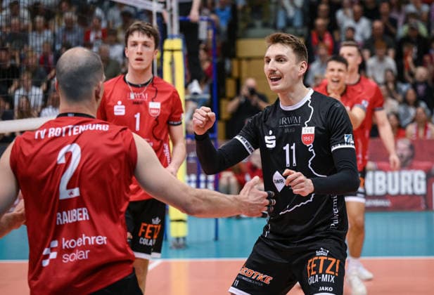 Volleyball 2. Bundesliga Saison 2025 2026 Playoff Halbfinal Hinspiel 11.04.2026 TV Rottenburg - FC Schuettorf 09 JUBEL, Robin Leber (re, TV Rottenburg) und Moritz Rauber (li, TV Rottenburg) *** Volleyball 2 Bundesliga season 2025 2026 Playoff semi-final first leg 11 04 2026 TV Rottenburg FC Schuettorf 09 JUBEL, Robin Leber right, TV Rottenburg and Moritz Rauber left, TV Rottenburg