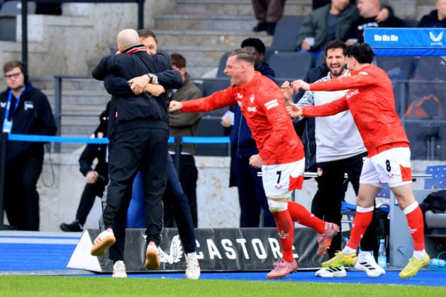 DEU, DFL, 2. FBL, Hertha BSC vs. 1.FC Kaiserslautern, 11.04.2026, Berliner Olympiastadion, Berlin, DEU, DFL, 2. FBL, Hertha BSC vs. 1.FC Kaiserslautern, im Bild Marlon Ritter (1.FC Kaiserslautern 7), SEMIH SAHIN (1.FC Kaiserslautern 8), Cheftrainer TORSTEN LIEBERKNECHT (1.FC Kaiserslautern) DFL - regulations prohibit any use of Photographs as image sequences and or quasi-video *** DEU, DFL, 2 FBL, Hertha BSC vs 1 FC Kaiserslautern, 11 04 2026, Berliner Olympiastadion, Berlin, DEU, DFL, 2 FBL, Hertha BSC vs 1 FC Kaiserslautern, pictured Marlon Ritter 1 FC Kaiserslautern 7 , SEMIH SAHIN 1 FC Kaiserslautern 8 , Head coach TORSTEN LIEBERKNECHT 1 FC Kaiserslautern DFL regulations prohibit any use of Photographs as image sequences and or quasi video nordphotoxGmbHx xEngler nph00076