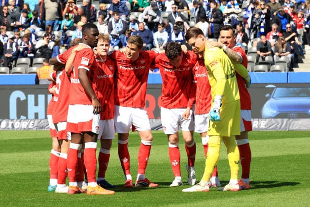 DEU, DFL, 2 FBL, Hertha BSC vs 1 FC Kaiserslautern, 11 04 2026, Berliner Olympiastadion, Berlin, DEU, DFL, 2 FBL, Hertha BSC vs 1 FC Kaiserslautern, im Bild Kaiserslautern Spielerkreis DFL regulations prohibit any use of Photographs as image sequences and or quasi video nordphotoxGmbHx xEngler nph00076