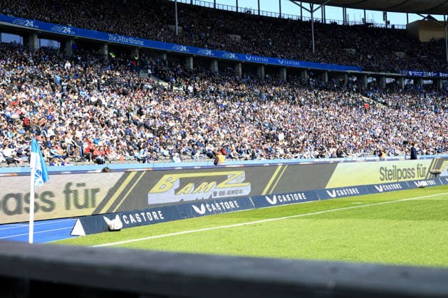 DEU, DFL, 2 FBL, Hertha BSC vs 1 FC Kaiserslautern, 11 04 2026, Berliner Olympiastadion, Berlin, DEU, DFL, 2 FBL, Hertha BSC vs 1 FC Kaiserslautern, im Bild Zuschauer, Besucher, Fans DFL regulations prohibit any use of Photographs as image sequences and or quasi video nordphotoxGmbHx xEngler nph00076