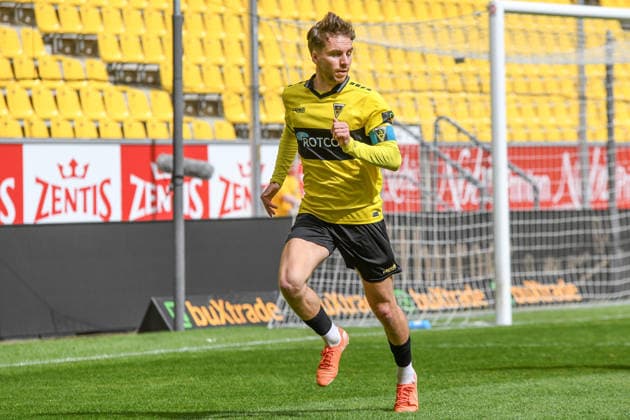 Gianluca Gaudino (Alemannia Aachen, 10), Freisteller, Ganzkörper, Einzelbild, Aktion, Action, 11.04.2026, Aachen (Deutschland), Fussball, 3. Liga, TSV Alemannia Aachen - VfB Stuttgart II, Fussball, 3. Liga, TSV Alemannia Aachen - VfB Stuttgart II, DFB DFL REGULATIONS PROHIBIT ANY USE OF PHOTOGRAPHS AS IMAGE SEQUENCES AND OR QUASI-VIDEO. *** Gianluca Gaudino Alemannia Aachen, 10 , cropped, full body, single image, action, action, 11 04 2026, Aachen Germany , Soccer, 3 Liga, TSV Alemannia Aachen VfB Stuttgart II, Soccer, 3 Liga, TSV Alemannia Aachen VfB Stuttgart II, DFB DFL REGULATIONS PROHIBIT ANY USE OF PHOTOGRAPHS AS IMAGE SEQUENCES AND OR QUASI VIDEO xmhx