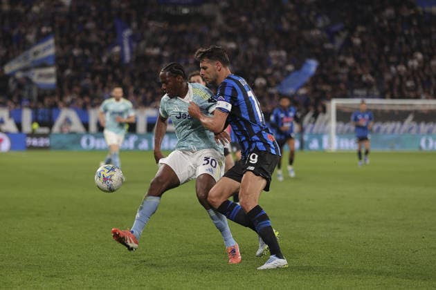 CALCIO - Serie A - Atalanta BC vs Juventus FC Jonathan David of Juventus FC battle for the ball with Berat Djimsiti of Atalanta BC during Atalanta BC vs Juventus FC, 32Â° Serie A Enilive 2025-26 game at New Balance Arena in Bergamo (BG), Italy, on April 11, 2026. Bergamo Italy  Copyright: xIPAxSport ABACAx