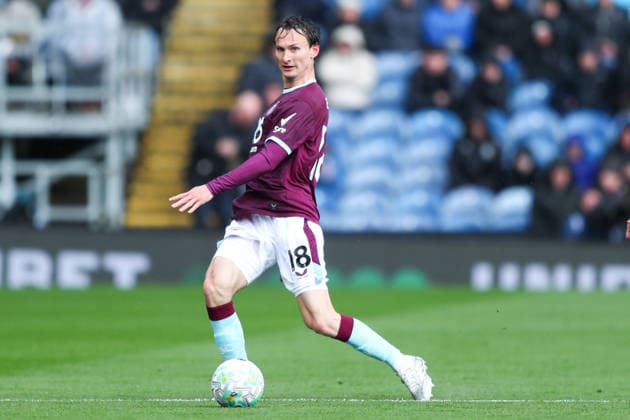 Burnley v Brighton & Hove Albion - Premier League Hjalmar Ekdal of Burnley with the ball at his feet during the Premier League match between Burnley and Brighton & Hove Albion at Turf Moor in Burnley, United Kingdom, on April 11, 2026. Burnley Lancashire United Kingdom  Copyright: xNewsxImagesx originalFilename:cosgrove-premierl260411_npKbD.jpg