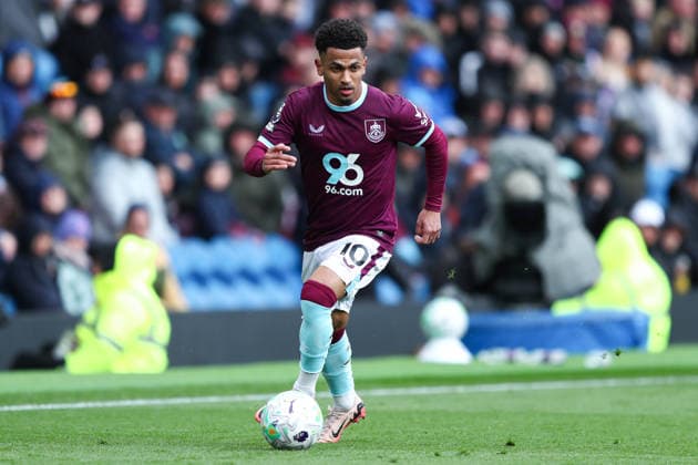 Burnley v Brighton & Hove Albion - Premier League Marcus Edwards of Burnley dribbles the ball forward during the Premier League match between Burnley and Brighton & Hove Albion at Turf Moor in Burnley, United Kingdom, on April 11, 2026. Burnley Lancashire United Kingdom  Copyright: xNewsxImagesx originalFilename:cosgrove-premierl260411_npi4O.jpg
