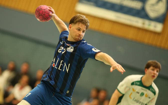 Handball, Saison 2025 2026, 3. Liga, Staffel Nord-Ost, Männer. HG Hamburg-Barmbek - SC DHfK Leipzig II. Ben Rune Behncke (Barmbek) beim Siebenmeter. Barmbek Hamburg *** Handball, Season 2025 2026, 3 League, Season North East, Men HG Hamburg Barmbek SC DHfK Leipzig II Ben Rune Behncke Barmbek at Siebenmeter Barmbek Hamburg