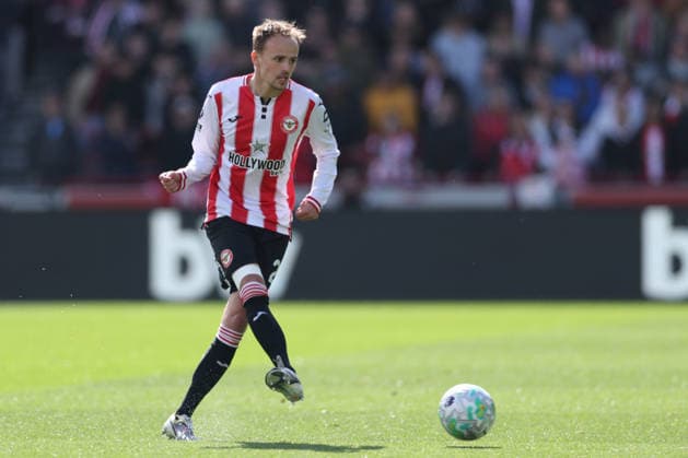 Brentford v Everton - Premier League Mikkel Damsgaard of Brentford passes the ball during the Premier League match between Brentford and Everton at the Gtech Community Stadium in Brentford, United Kingdom, on April 11, 2026. Brentford Greater London United Kingdom  Copyright: xMIxNewsx originalFilename:fletcher-brentfor260411_npWEK.jpg