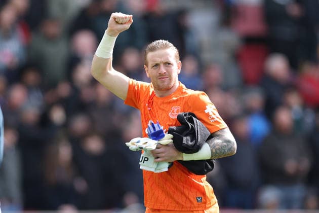 Brentford v Everton - Premier League Jordan Pickford of Everton acknowledges the supporters before the Premier League match between Brentford and Everton at the Gtech Community Stadium in Brentford on April 11, 2026. Brentford Greater London United Kingdom  Copyright: xMIxNewsx originalFilename:fletcher-brentfor260411_npj6f.jpg