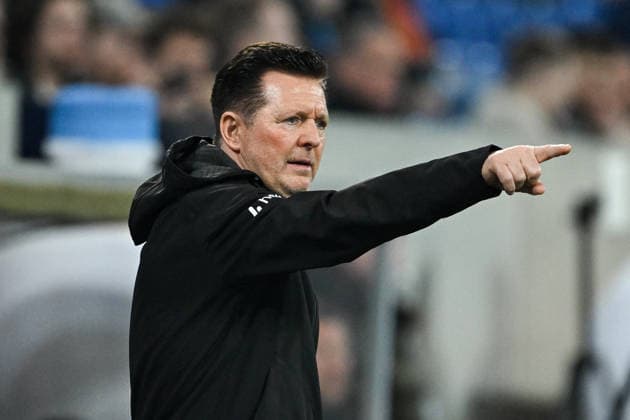 Christian Titz Hannover 96, Coach gesticulates, GER, SV Darmstadt 98 vs Hannover 96, Football 2 Bundesliga, Matchday 29, Season 2025 2026, 11 04 2026 DFL regulations prohibit any use of photographs as image sequences and or quasi video GER, SV Darmstadt 98 vs Hannover 96, Football 2 Bundesliga, Matchday 29, Season 2025 2026, 11 04 2026 Darmstadt Copyright: xEibner-Pressefoto FlorianxWiegandx EP_FWD