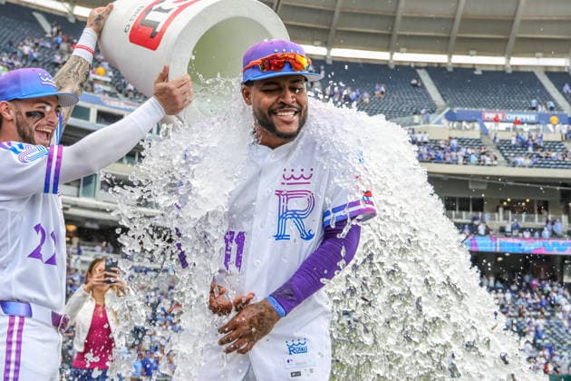 APR 11, 2026: Kansas City Royals third baseman Maikel Garcia (11) gets the splash against the Chicago White Sox at Kauffman Stadium in Kansas City, MO. CSM MLB, Baseball Herren, USA 2026: White Sox Vs Royals April 11th  - ZUMAc04_ 20260411_zma_c04_038 Copyright: xRomanxPunox