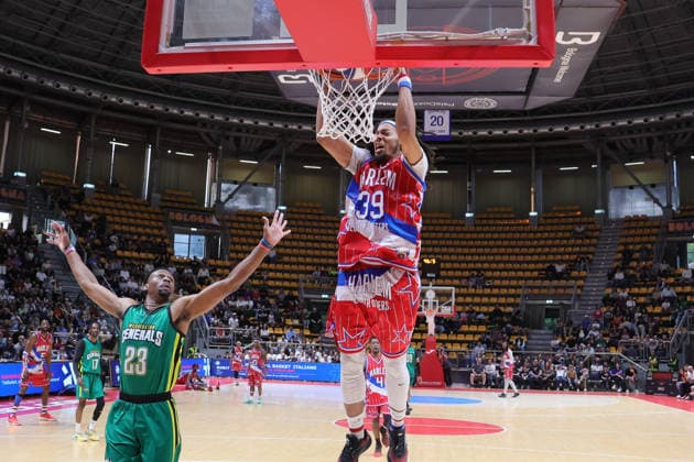 39 Bones Driscoll Harlem Globetrotters - Washington Generals 100Years World Tour Bologna 11-04-2026 during Harlem Globetrotters 100Years World Tour, Events in Bologna, Italy, April 11 2026  Copyright: xValentinoxOrsini IPAxSportx xipa-agency.netx xx IPA_73902074 IPA_Agency_IPA73902074