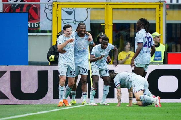 AC Milan v Udinese Calcio - Serie A Jurgen Ekkelenkamp of Udinese Calcio celebrates a goal with teammates during the Italian Serie A football match between AC Milan and Udinese Calcio at San Siro Stadium in Milan, Italy, on April 11, 2026. Milano Italy Italy  Copyright: xLucaxRossinix originalFilename:rossini-acmilanv260411_npnUl.jpg