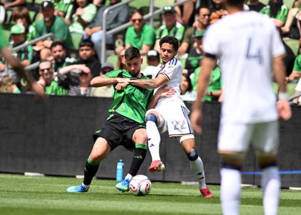 AUSTIN, TX - APRIL 11: Austin FC midfielder Besard Sabovic (14) and LA Galaxy midfielder Elijah Wynder (22) wrestle for a loose ball during MLS, Fussball Herren, USA game between Los Angeles Galaxy and Austin FC on April 11, 2026 at Q2 Stadium in Austin, TX. (Photo by John Rivera Icon Sportswire) SOCCER: APR 11 MLS Austin FC vs LA Galaxy EDITORIAL USE ONLY Icon426260411030