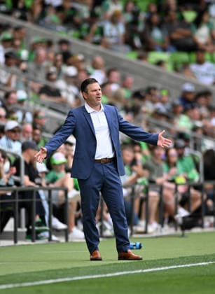 AUSTIN, TX - APRIL 11: Los Angeles Galaxy head coach Greg Vanney looks in frustration during MLS, Fussball Herren, USA game between Los Angeles Galaxy and Austin FC on April 11, 2026 at Q2 Stadium in Austin, TX. (Photo by John Rivera Icon Sportswire) SOCCER: APR 11 MLS Austin FC vs LA Galaxy EDITORIAL USE ONLY Icon426260411012