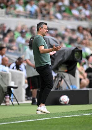 AUSTIN, TX - APRIL 11: Austin FC head coach Nico Estevez looks for a call during MLS, Fussball Herren, USA game between Los Angeles Galaxy and Austin FC on April 11, 2026 at Q2 Stadium in Austin, TX. (Photo by John Rivera Icon Sportswire) SOCCER: APR 11 MLS Austin FC vs LA Galaxy EDITORIAL USE ONLY Icon426260411013