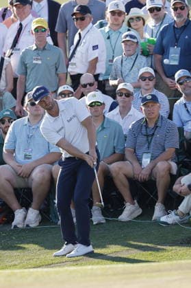 Golf 2026 Masters Tournament - Round 3 Wyndham Clark of the US chips on the 18th green in Round 3 of the 2026 Masters tournament in Augusta, Georgia, USA, 11 April 2026. Augusta United States  Copyright: xERIKxS.xLESSERx