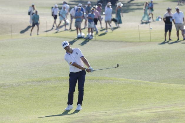 Golf 2026 Masters Tournament - Round 3 Kristoffer Reitan of Norway attempts a birdie chip shot on the 18th green in Round 3 of the 2026 Masters tournament in Augusta, Georgia, USA, 11 April 2026. Augusta United States  Copyright: xERIKxS.xLESSERx
