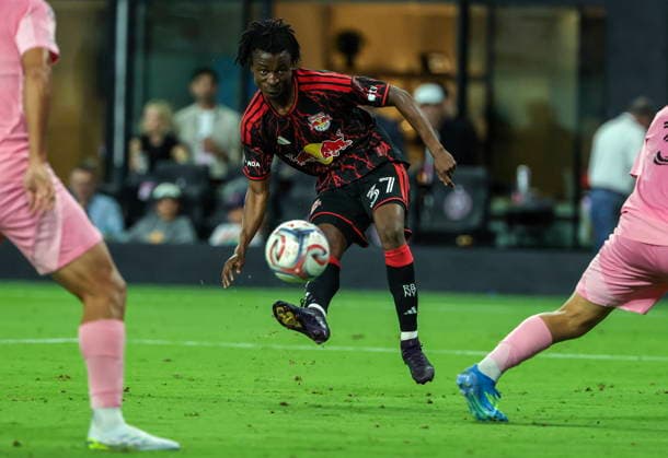 MLS, Fussball Herren, USA - Inter Miami CF vs Red Bull NY New York Red Bulls Striker Mohammed Sofo in action against the MLS game between Inter Miami CF and Red Bull New York at Nu Stadium in Miami, Florida, 11 April 2026. MIAMI FLORIDA United States  Copyright: xCRISTOBALxHERRERA-ULASHKEVICHx