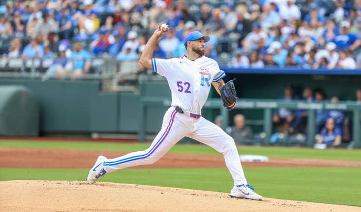 APR 11, 2026: Kansas City Royals starting pitcher Michael Wacha (52) throws a pitch against the Chicago White Sox at Kauffman Stadium in Kansas City, MO. CSM MLB, Baseball Herren, USA 2026: White Sox Vs Royals April 11th  - ZUMAc04_ 20260411_zma_c04_116 Copyright: xRomanxPunox