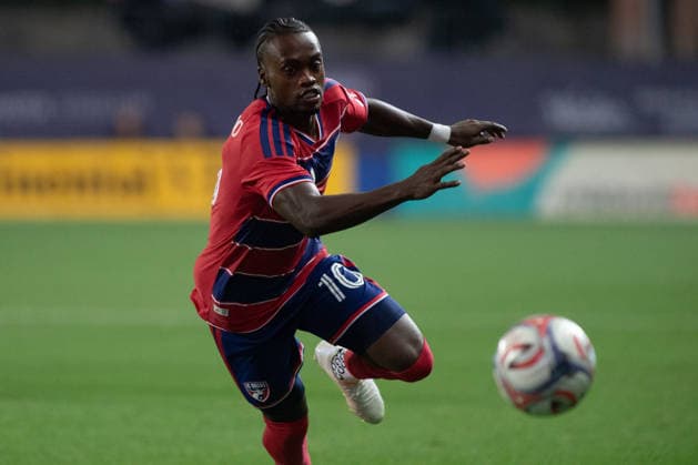 April 11, 2026, Frisco, Texas, USA: FC Dallas forward SANTIAGO MORENO (10) moves the ball during a MLS, Fussball Herren, USA regular season soccer match between FC Dallas and St. Louis City FC at Toyota Stadium in Frisco, Texas. FC Dallas and St. Louis City FC tied 1-1. Soccer 2026: FC Dallas 1-1 St. Louis City FC  - ZUMAh193 20260411_zsp_h193_019 Copyright: xDanielxMcGregor-Huyerx