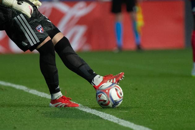 April 11, 2026, Frisco, Texas, USA: FC Dallas goalkeeper MICHAEL COLLODI (30) kicks the ball during an MLS, Fussball Herren, USA regular season soccer match between FC Dallas and St. Louis City FC at Toyota Stadium in Frisco, Texas. FC Dallas and St. Louis City FC tied 1-1. Soccer 2026: FC Dallas 1-1 St. Louis City FC  - ZUMAh193 20260411_zsp_h193_026 Copyright: xDanielxMcGregor-Huyerx