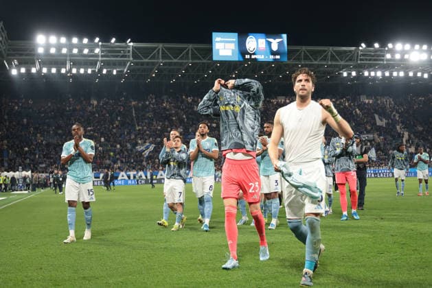 April 11, 2026, Bergamo, Italy: Juventus FC s players celebrate their victory at the end of the match during the Italian Serie A soccer match Atalanta BC vs Juventus FC at New Balance Arena Stadium..Final score Atalanta BC 0:1 Juventus FC Italian Serie A Soccer Match Atalanta BC Vs Juventus FC In Bergamo, Italy - 11 Apr 2026  - ZUMAs197 20260411_aaa_s197_474 Copyright: xEmanuelexPennnacchiox