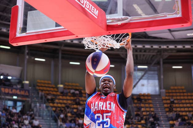 25 molle wallace harlem Globetrotters - Washington Generals 100Years World Tour Bologna 11-04-2026 during Harlem Globetrotters 100Years World Tour, Events in Bologna, Italy, April 11 2026  Copyright: xValentinoxOrsini IPAxSportx xipa-agency.netx xx IPA_73902089 IPA_Agency_IPA73902089