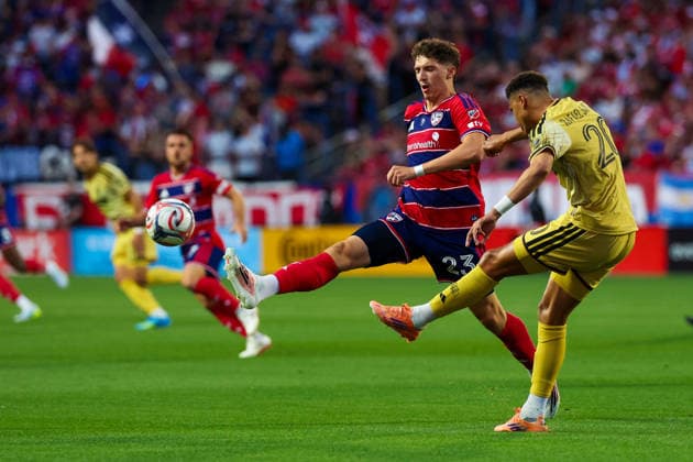 April 11, 2026, Frisco, Texas, USA: FRISCO, TX : FC Dallas forward Logan Farrington (23) attempts to block a pass attempt by St. Louis Frisco SC defender Rafael Santos (20) during their match on Saturday at Toyota Stadium in Frisco. 2026 MLS, Fussball Herren, USA Soccer : FC Dallas 1:1 St. Louis CITY SC  - ZUMAm257 20260411_zsp_m257_039 Copyright: xBrianxMcLeanx