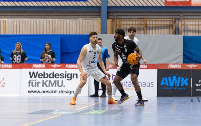 Bryant Allen (Hertener Loewen Basketball, 08) behauptet sich hier gegen Nik Schlipf (SV Fellbach Flashers, 09). SV Fellbach Flashers vs. Hertener Loewen Basketball, Basketball,Barmer Basketball 2. Bundesliga ProB, Play-Offs, Saison 2025 2026, 11.04.2026, SV Fellbach Flashers vs. Hertener Loewen Basketball, Basketball,Barmer Basketball 2. Bundesliga ProB, Play-Offs, Saison 2025 2026, 11.04.2026 Fellbach *** Bryant Allen Hertener Loewen Basketball, 08 asserts himself here against Nik Schlipf SV Fellbach Flashers, 09 SV Fellbach Flashers vs Hertener Loewen Basketball, Basketball,Barmer Basketball 2 Bundesliga ProB, Play Offs, Season 2025 2026, 11 04 2026, SV Fellbach Flashers vs Hertener Loewen Basketball, Basketball,Barmer Basketball 2 Bundesliga ProB, Play Offs, Season 2025 2026, 11 04 2026 Fellbach Copyright: xEibner-Pressefoto DavidexDixGiovx EP_DGI