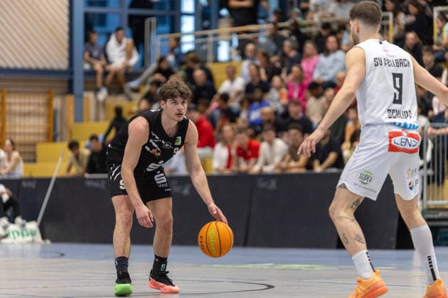 David Ewald (Hertener Loewen Basketball, 09) gegen Nik Schlipf (SV Fellbach Flashers, 09). SV Fellbach Flashers vs. Hertener Loewen Basketball, Basketball,Barmer Basketball 2. Bundesliga ProB, Play-Offs, Saison 2025 2026, 11.04.2026, SV Fellbach Flashers vs. Hertener Loewen Basketball, Basketball,Barmer Basketball 2. Bundesliga ProB, Play-Offs, Saison 2025 2026, 11.04.2026 Fellbach *** David Ewald Hertener Loewen Basketball, 09 vs Nik Schlipf SV Fellbach Flashers, 09 SV Fellbach Flashers vs Hertener Loewen Basketball, Basketball,Barmer Basketball 2 Bundesliga ProB, Play Offs, Season 2025 2026, 11 04 2026, SV Fellbach Flashers vs Hertener Loewen Basketball, Basketball,Barmer Basketball 2 Bundesliga ProB, Play Offs, Season 2025 2026, 11 04 2026 Fellbach Copyright: xEibner-Pressefoto DavidexDixGiovx EP_DGI