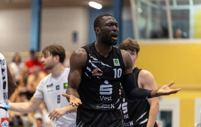 Gilbert Kofi Gyamfi (Hertener Loewen Basketball, 10) im Fokus. SV Fellbach Flashers vs. Hertener Loewen Basketball, Basketball,Barmer Basketball 2. Bundesliga ProB, Play-Offs, Saison 2025 2026, 11.04.2026, SV Fellbach Flashers vs. Hertener Loewen Basketball, Basketball,Barmer Basketball 2. Bundesliga ProB, Play-Offs, Saison 2025 2026, 11.04.2026 Fellbach *** Gilbert Kofi Gyamfi Hertener Loewen Basketball, 10 in focus SV Fellbach Flashers vs Hertener Loewen Basketball, Basketball,Barmer Basketball 2 Bundesliga ProB, Play Offs, Season 2025 2026, 11 04 2026, SV Fellbach Flashers vs Hertener Loewen Basketball, Basketball,Barmer Basketball 2 Bundesliga ProB, Play Offs, Season 2025 2026, 11 04 2026 Fellbach Copyright: xEibner-Pressefoto DavidexDixGiovx EP_DGI