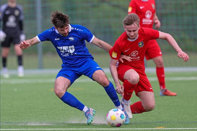 Fussball - VL MItte - FV Biebrich 02 - TUS Hornau - 11.04.26, MARCO WALDRAFF (Biebrich), LEON KRÖNERT (Hornau), - *** Football VL MItte FV Biebrich 02 TUS Hornau 11 04 26, MARCO WALDRAFF Biebrich , LEON KRÖNERT Hornau ,