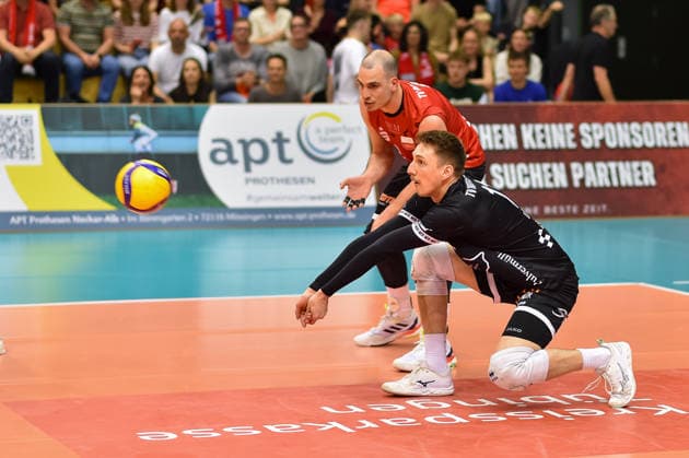 Annahme, vorn Robin Leber (TV Rottenburg, 11), hinten Moritz Rauber (TV Rottenburg, 02) TV Rottenburg vs. FC Schuettorf 09, Volleyball, 2. Bundesliga, Playoff Halbfinale, Spiel 9, Saison 2025 2026, 11.04.2026, TV Rottenburg vs. FC Schuettorf 09, Volleyball, 2. Bundesliga, Playoff Halbfinale, Spiel 9, Saison 2025 2026, 11.04.2026 Rottenburg *** Receiving, front Robin Leber TV Rottenburg, 11 , back Moritz Rauber TV Rottenburg, 02 TV Rottenburg vs FC Schuettorf 09, Volleyball, 2 Bundesliga, Playoff semi-final, match 9, 2025 2026 season, 11 04 2026, TV Rottenburg vs FC Schuettorf 09, Volleyball, 2 Bundesliga, Playoff semi-final, match 9, 2025 2026 season, 11 04 2026 Rottenburg Copyright: xEibner-Pressefoto RalphxKunzex EP_RKE