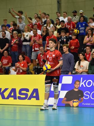 Aurel Sprenger (TV Rottenburg, 17) vor dem Aufschlag TV Rottenburg vs. FC Schuettorf 09, Volleyball, 2. Bundesliga, Playoff Halbfinale, Spiel 9, Saison 2025 2026, 11.04.2026, TV Rottenburg vs. FC Schuettorf 09, Volleyball, 2. Bundesliga, Playoff Halbfinale, Spiel 9, Saison 2025 2026, 11.04.2026 Rottenburg *** Aurel Sprenger TV Rottenburg, 17 before the serve TV Rottenburg vs FC Schuettorf 09, Volleyball, 2 Bundesliga, Playoff semi-final, match 9, 2025 2026 season, 11 04 2026, TV Rottenburg vs FC Schuettorf 09, Volleyball, 2 Bundesliga, Playoff semi-final, match 9, 2025 2026 season, 11 04 2026 Rottenburg Copyright: xEibner-Pressefoto RalphxKunzex EP_RKE