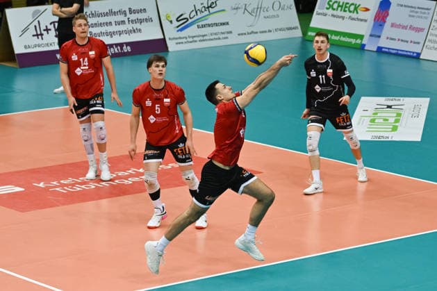 Milan Kvrzic (TV Rottenburg, 07), rechts Robin Leber (TV Rottenburg, 11), links Timon Schippmann (TV Rottenburg, 14), David Dornauf (TV Rottenburg, 05) TV Rottenburg vs. FC Schuettorf 09, Volleyball, 2. Bundesliga, Playoff Halbfinale, Spiel 9, Saison 2025 2026, 11.04.2026, TV Rottenburg vs. FC Schuettorf 09, Volleyball, 2. Bundesliga, Playoff Halbfinale, Spiel 9, Saison 2025 2026, 11.04.2026 Rottenburg *** Milan Kvrzic TV Rottenburg, 07 , right Robin Leber TV Rottenburg, 11 , left Timon Schippmann TV Rottenburg, 14 , David Dornauf TV Rottenburg, 05 TV Rottenburg vs FC Schuettorf 09, Volleyball, 2 Bundesliga, Playoff semi-final, match 9, 2025 2026 season, 11 04 2026, TV Rottenburg vs FC Schuettorf 09, Volleyball, 2 Bundesliga, Playoff semi-final, match 9, 2025 2026 season, 11 04 2026 Rottenburg Copyright: xEibner-Pressefoto RalphxKunzex EP_RKE
