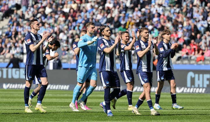 Hertha team claps to the fans before the match Sport Soccer Football DFL 2 Bundesliga Men 29 Matchday Season 2025 2026 11 04 2026 Hertha BSC Berlin vs 1 FC Kaiserslautern FCK DFL regulations prohibit any use of photographs as image sequences and or quasi video