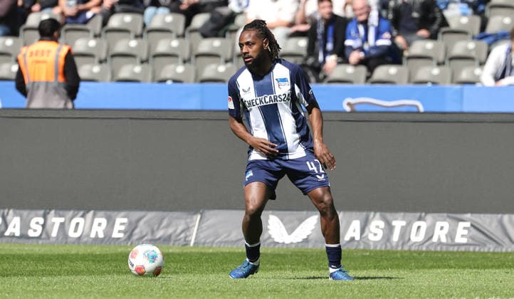 Deyovaisio Zeefuik on the ball Single image Crop action Sport Soccer Football DFL 2 Bundesliga Men 29 Matchday Season 2025 2026 11 04 2026 Hertha BSC Berlin vs 1 FC Kaiserslautern FCK DFL regulations prohibit any use of photographs as image sequences and or quasi video