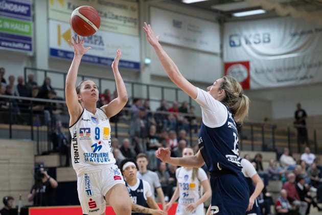 Toyota DBBL 2025 2026 - Syntainics MBC vs.BC Marburg Blue Dolphins Playoff Halbfinale, Game 1 Halle Saale, Deutschland 11.April 2026: Im Bild:v.li.Marianna Byvatov (Marburg) und Sona Svetlikova (Halle) Halle Saale swh.Arena Sachsen-Anhalt Deutschland