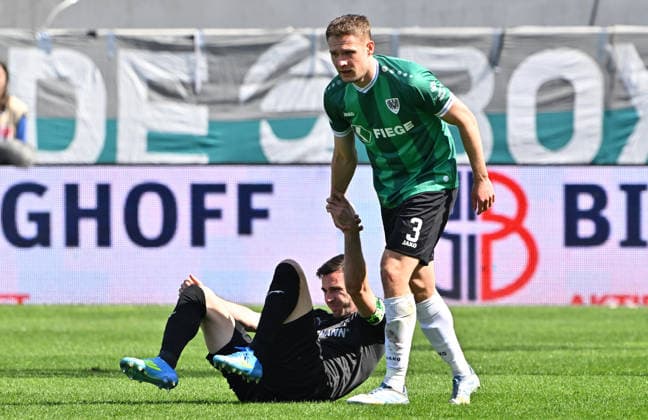 11 04 2026 Soccer Season 2025 2026 2 Soccer Bundesliga 29 Matchday SC Preußen Preussen Münster SCP SpVgg Greuther Fürth SGF Kleeblatt Sportfoto Zink MeZi xmexzix DFL regulations prohibit any use of photographs as image sequences and or quasi video only for editorial use Paul Jaeckel 3, Preußen Münster, right hilt Branimir Hrgota 10, SpVgg Greuther Fürth on