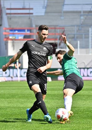 11 04 2026 Soccer Season 2025 2026 2 Soccer Bundesliga 29 Matchday SC Preußen Preussen Münster SCP SpVgg Greuther Fürth SGF Kleeblatt Sportfoto Zink MeZi xmexzix DFL regulations prohibit any use of photographs as image sequences and or quasi video only for editorial use Branimir Hrgota 10, SpVgg Greuther Fürth Charalambos Makridis 14, Preußen Münster, rechts