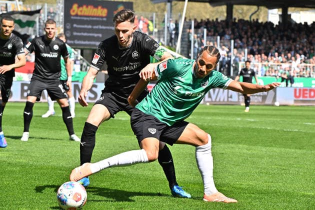 11 04 2026 Soccer Season 2025 2026 2 Soccer Bundesliga 29 Matchday SC Preußen Preussen Münster SCP SpVgg Greuther Fürth SGF Kleeblatt Sportfoto Zink MeZi xmexzix DFL regulations prohibit any use of photographs as image sequences and or quasi video only for editorial use Branimir Hrgota 10, SpVgg Greuther Fürth Etienne Amenyido 30, Preußen Münster, rechts